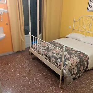 pisa train station hostel